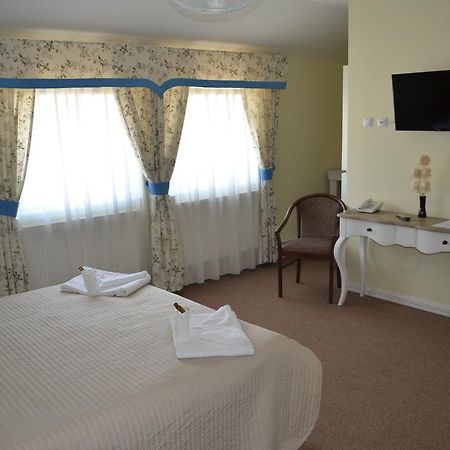 Haţeg Vip Motel Restaurant מראה חיצוני תמונה