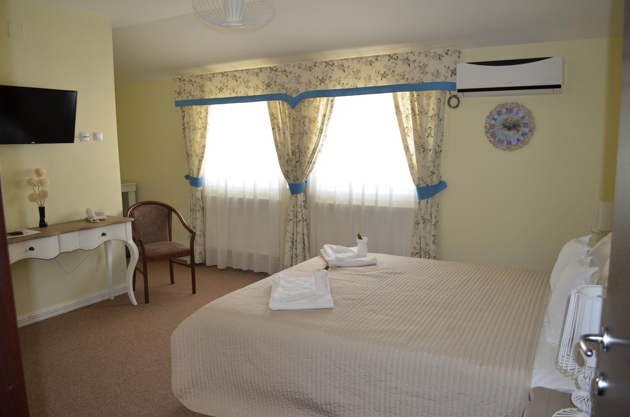 Haţeg Vip Motel Restaurant מראה חיצוני תמונה