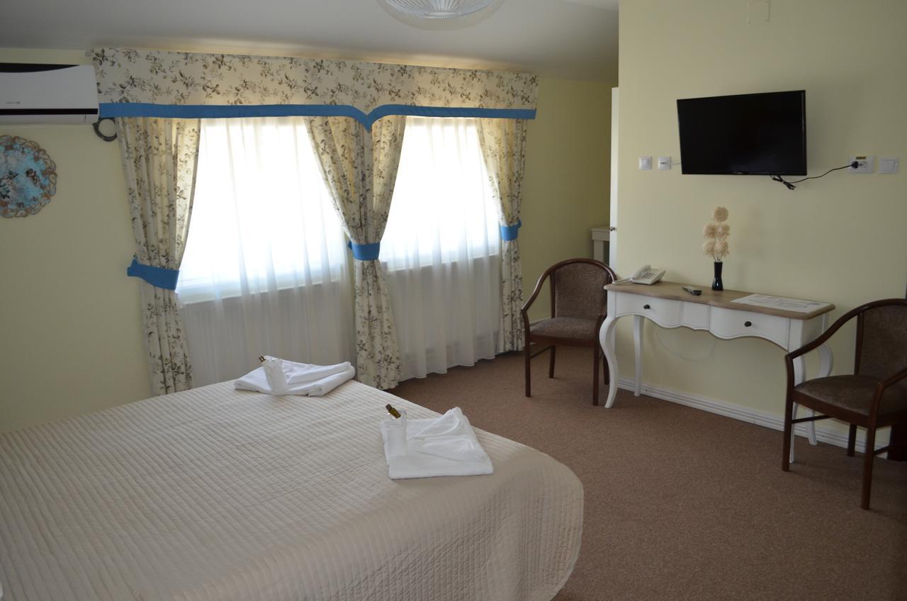 Haţeg Vip Motel Restaurant מראה חיצוני תמונה