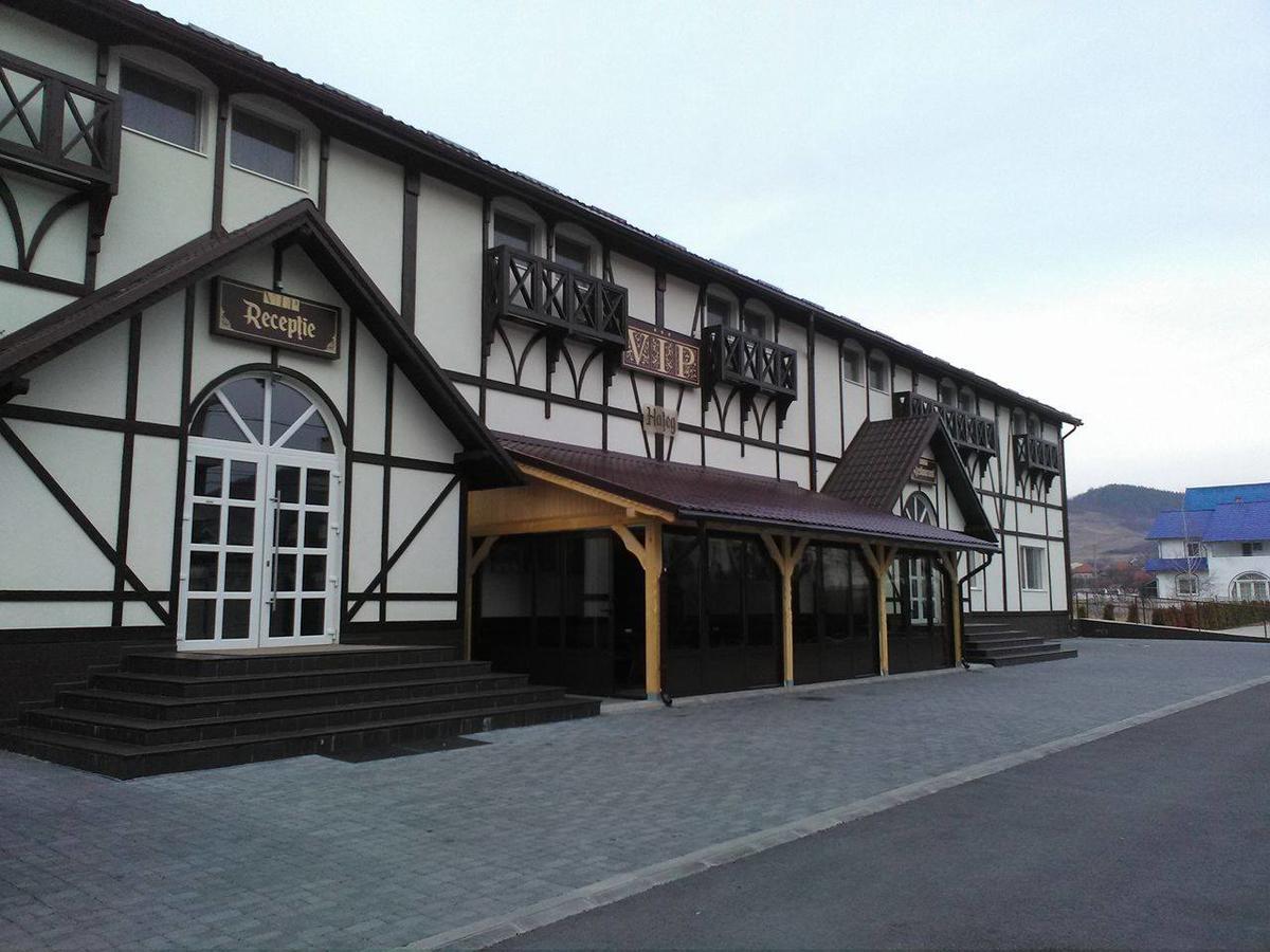 Haţeg Vip Motel Restaurant מראה חיצוני תמונה
