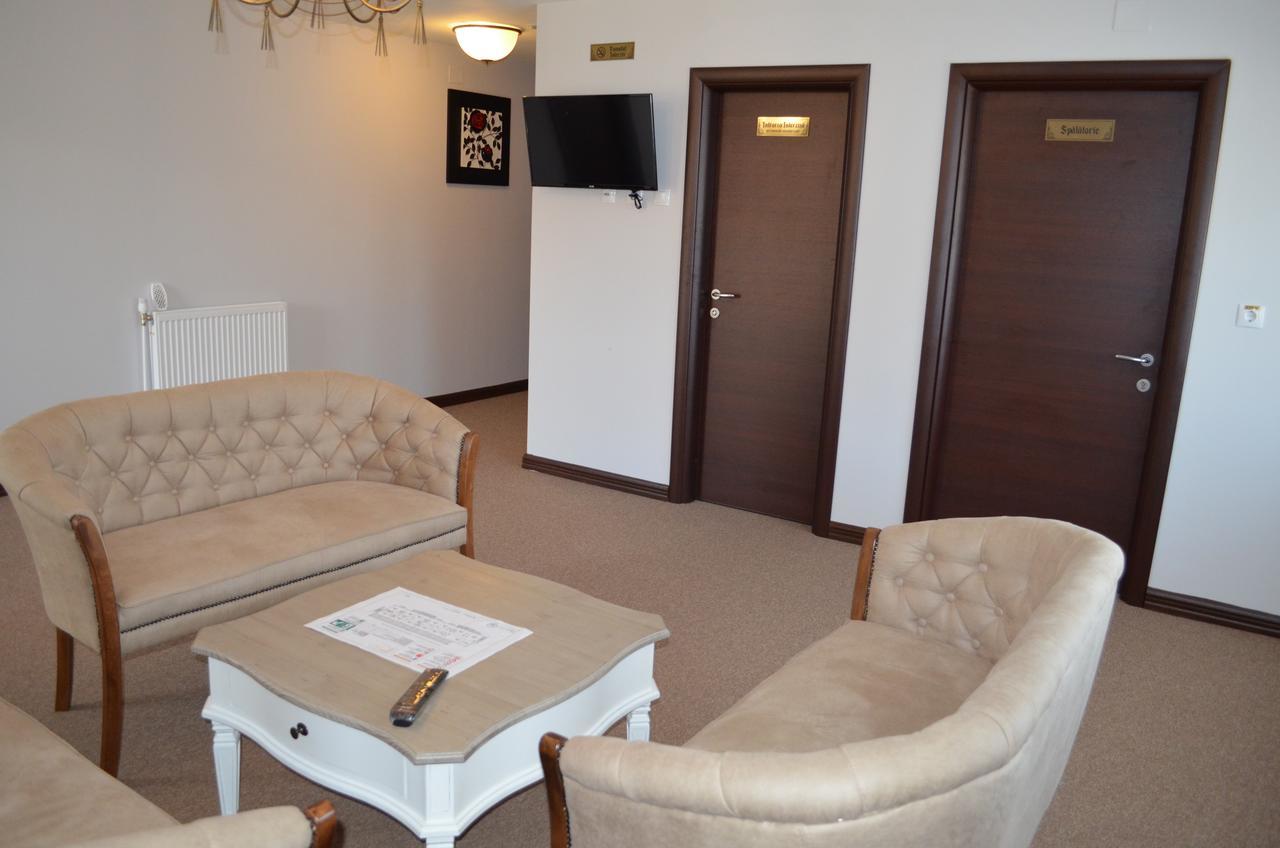 Haţeg Vip Motel Restaurant מראה חיצוני תמונה